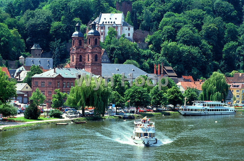 Main Miltenberg_4 km124,5.jpg - Fahrgastschiff vor Miltenberg, Main-km 124,5